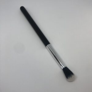 tonings pensel, blending brush. Genial pensel til at lave soft look og til at blende nuancer af øjenskygge sammen. Forhandles hos Somé hair and makeup art i Horsens