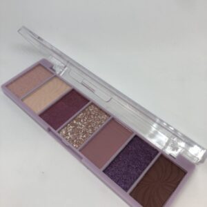 øjenskygge palette med 7 lilla farver