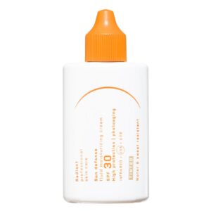 Solfactor med teint og SPF 30 fra Radiant. Forhandles hos Somé fysisk i Horsens eller online www.so-me.dk/shop