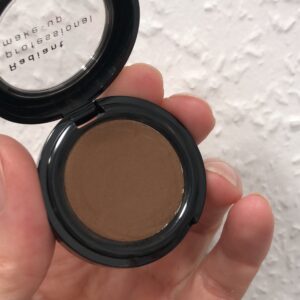 Øjenskygge 235 fra Radiant. Forhandles hos Somé hair and makeup art i Horsens eller online på www.so-me.dk/shop