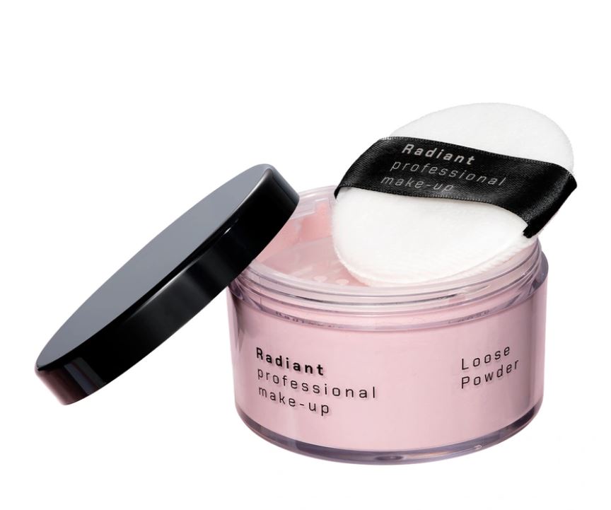Pink loose powder til at illuminere grå nuancer, specielt under øjnene. Fra Radiant, forhandles hos Somé i Horsens og på webshop www.so-me.dk/shop